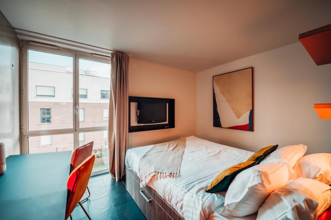 Cowool Cergy Aparthotel Exteriör bild