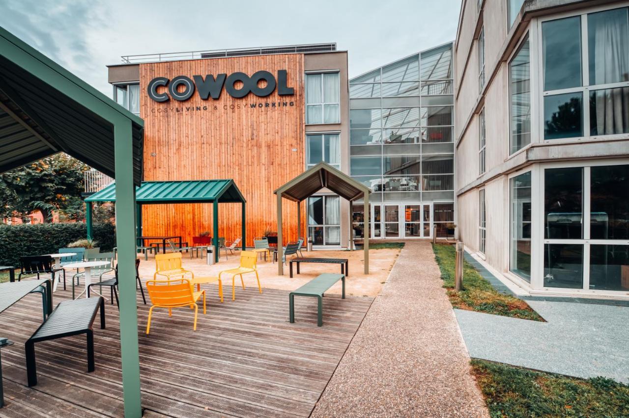 Cowool Cergy Aparthotel Exteriör bild