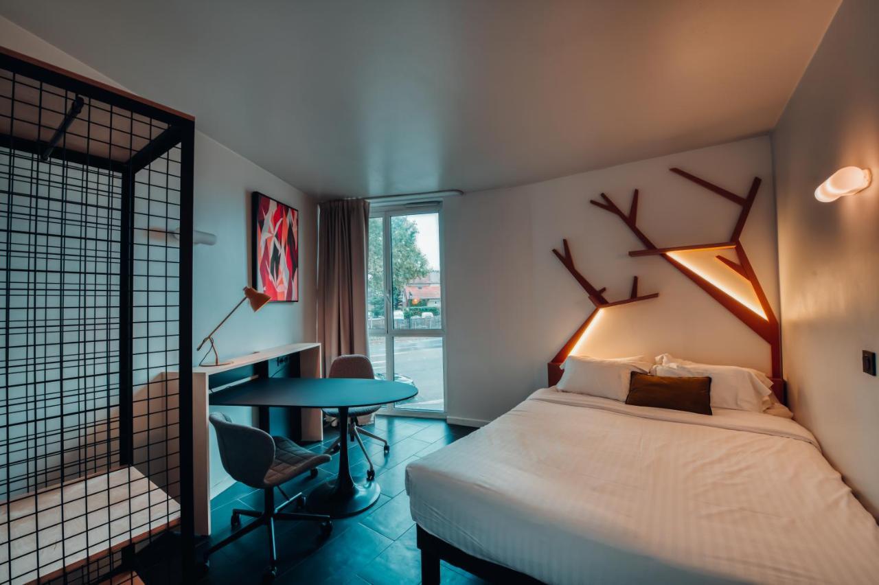 Cowool Cergy Aparthotel Exteriör bild