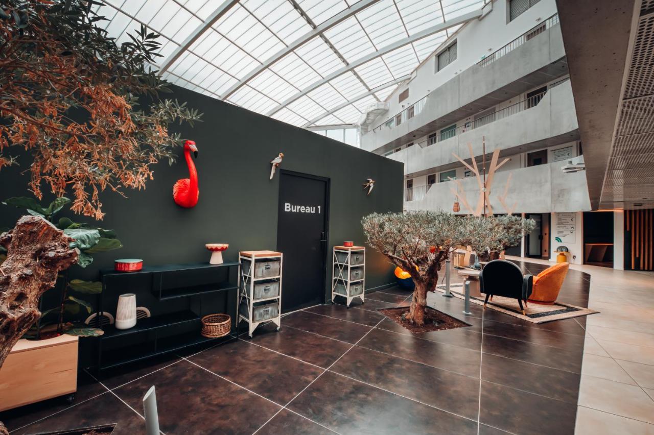 Cowool Cergy Aparthotel Exteriör bild