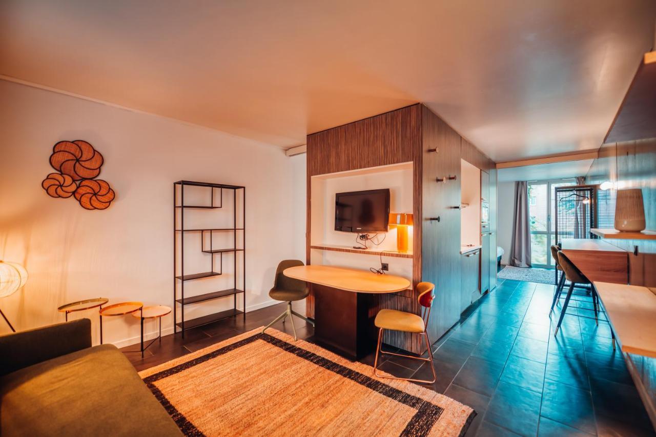 Cowool Cergy Aparthotel Exteriör bild